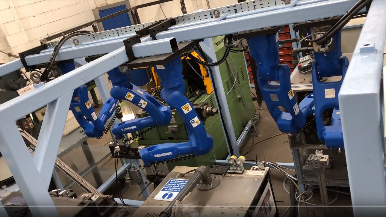 5 yaskawa motoman robots, working in close proximity